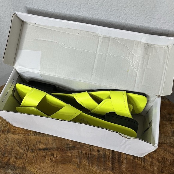 Women's Neon Yellow Fashion Retro Slip On Sandal New In The Box Size 40 (US9) - Picture 6 of 6